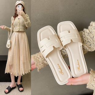 Cross-Border Slippers for Women's Summer Outer Wear 2025 New Versatile Flat-Soled Fashionable Seaside Beach Casual Women's Sandals and Slippers