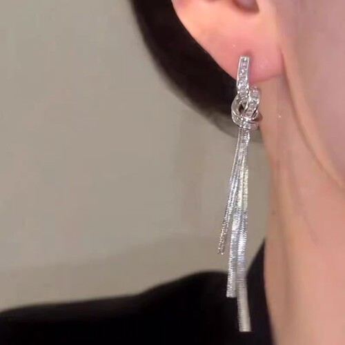 A long flowing tassel earring with a knotted rope, no piercing earring clip for women, mosquito coil plate design sense, exaggerated earring.