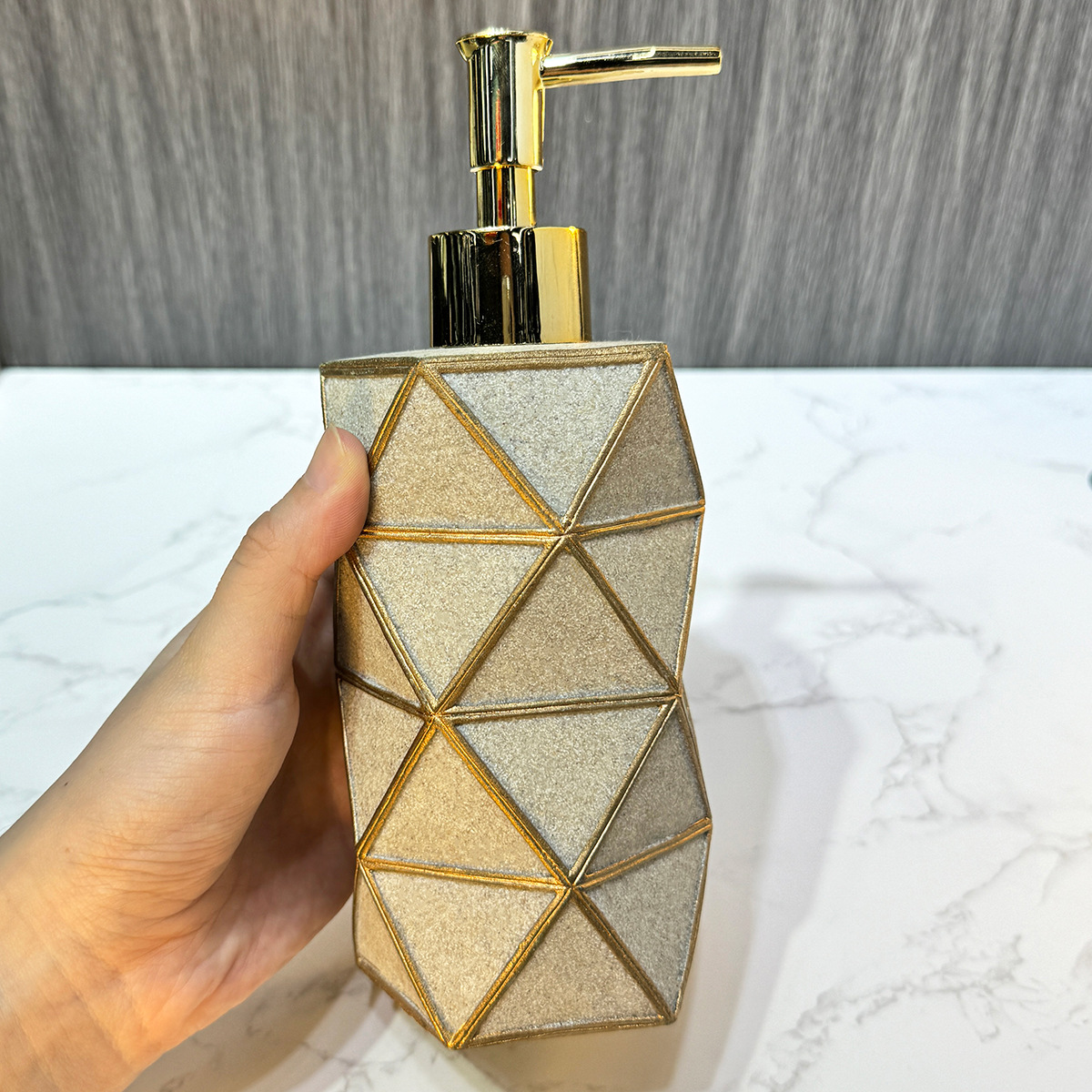 Cuatro piezas de baño de arena pintada set de baño hotel creativo enjuague set de inodoro decoración set de jabón