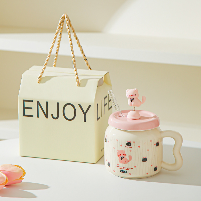 Suave y lindo gato cerámico taza de paja de dibujos animados taza de oficina femenina de alto valor con taza de pareja doméstica cubierta