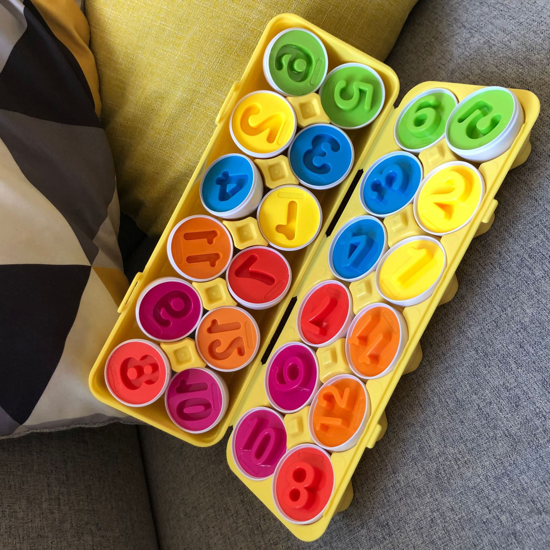 Huevo inteligente transfronterizo que coincide con el color de reconocimiento de huevo retorcido educación temprana educativa infantil montado caja de huevo de simulación de juguete