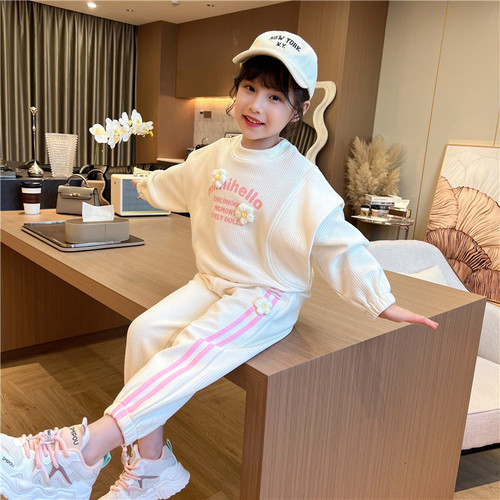 Set of Girls' Autumn Outfits  New Trendy Children's Heart Cartoon Sweatshirt and Pants for Older Kids - Casual Two-Piece Set