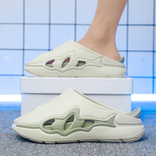 夏季新款踩屎感鲨鱼拖鞋男休闲居家防滑防臭软底外穿厚底凉拖女