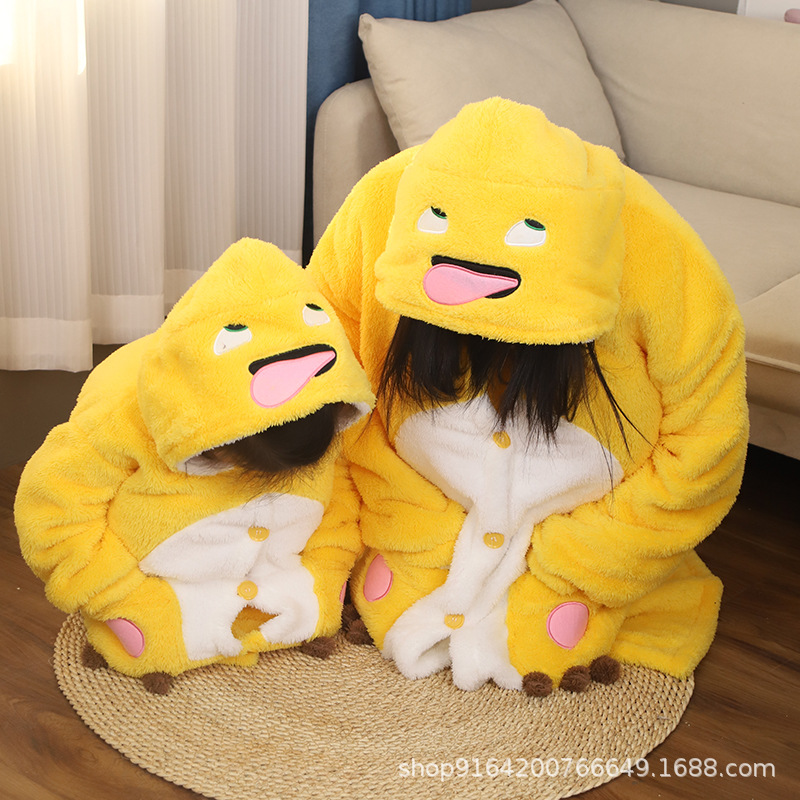 Internet celebridad nuevo Otoño e Invierno coral polar pareja Pacha fresa oso camisón traje largo engrosada entrega de apoyo