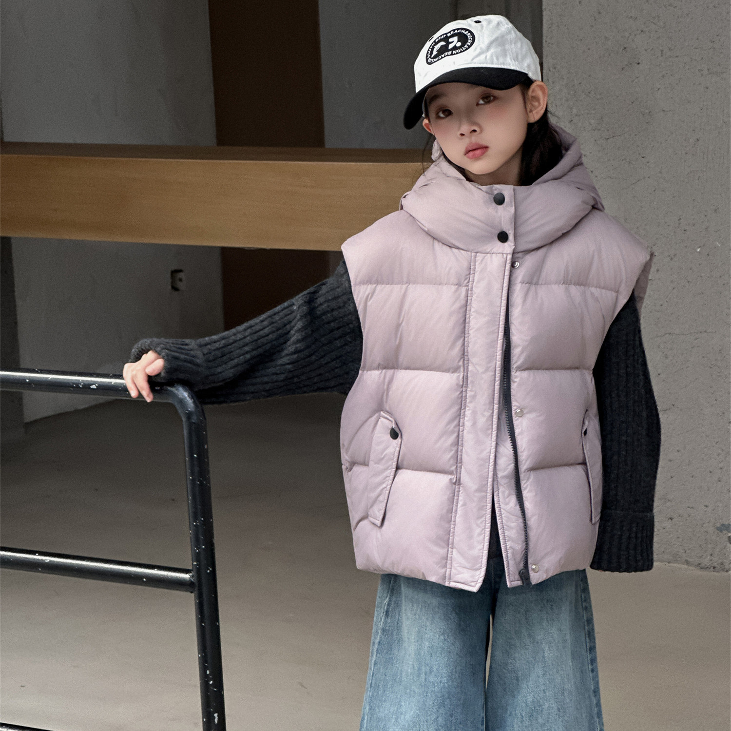 2025 New Kidsren's Hooded Short Outer down Jacket Vest 90 White Duck down Thickeneded Warm Jacket for Boys and Girls
