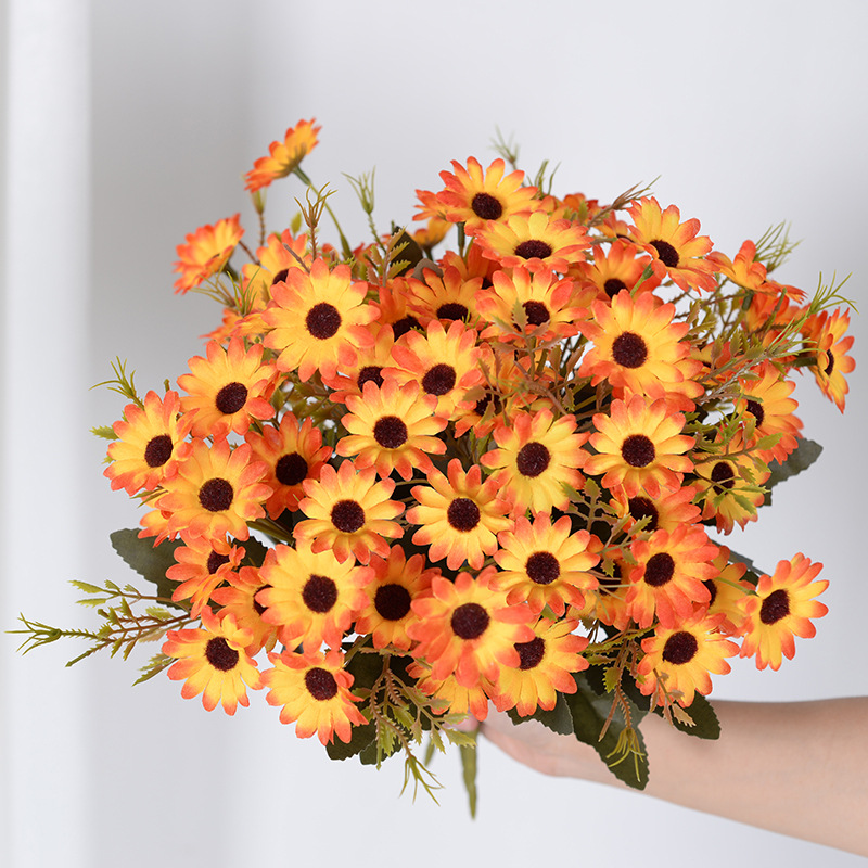Simulated Daisy Bouquet with 18 Heads, Autumn Color, European Style Artificial Flowers, Wholesale, Home and Hotel Props and Decorations