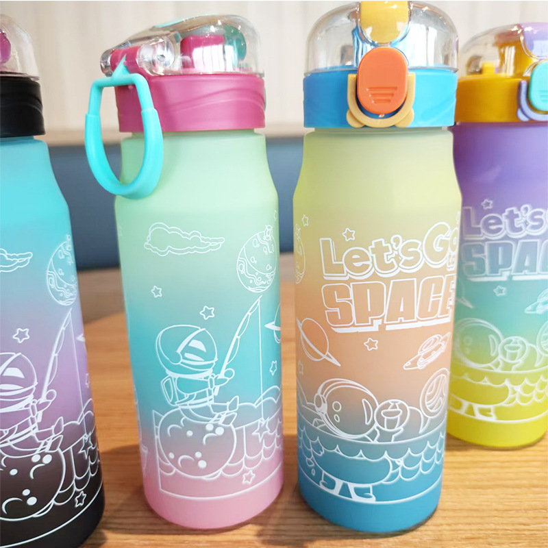 Nueva bebida directa portátil astronauta cubierta de rebote creativa mate deportivo al aire libre portátil taza de agua gradiente