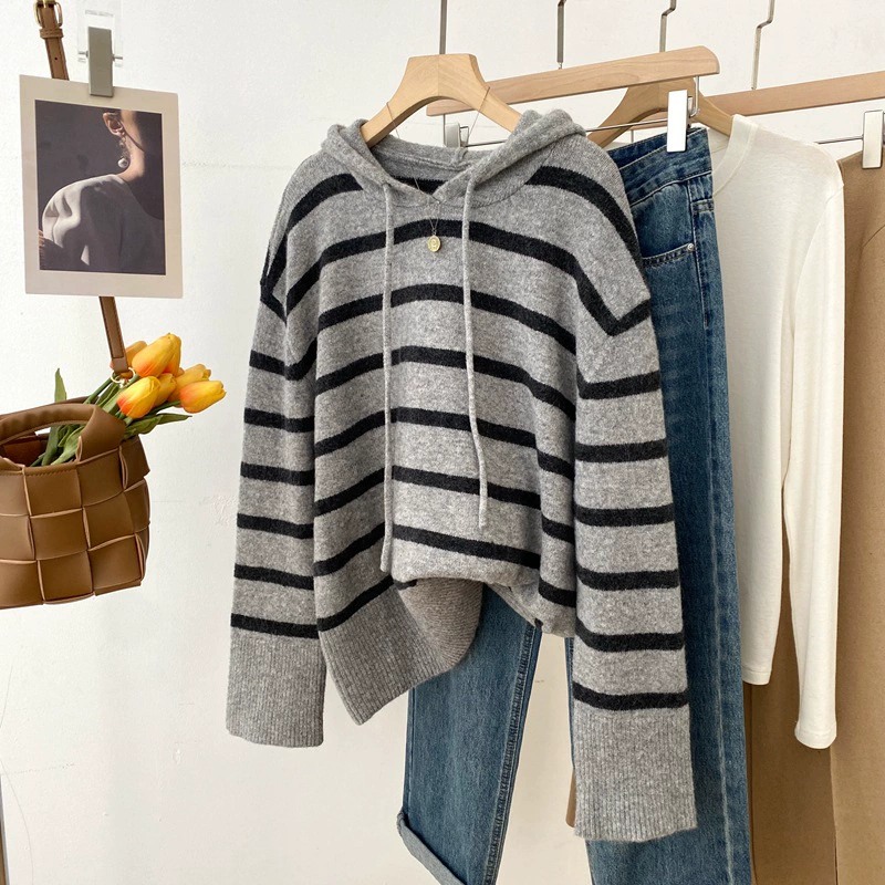 24 осенних и зимних новых корейских утолщенных клейких рисовых бархатных антивзводов свитер женский с капюшоном свободный полосатый топ 9951