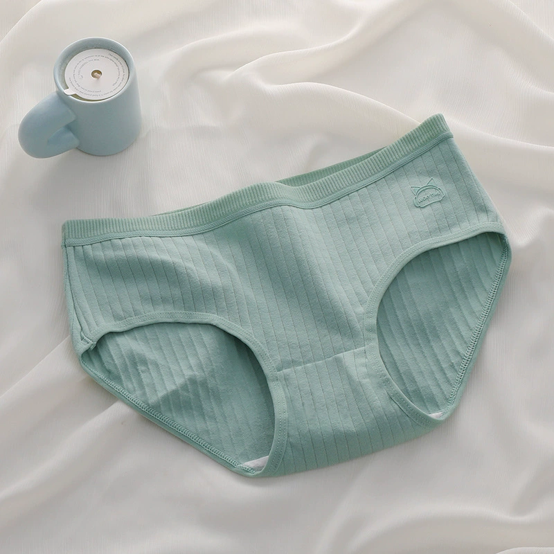 Удобное underwear средней посадки из хлопка в мягких цветах — идеальное повседневное и расслабляющее белье.