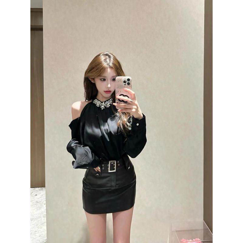 (2개) 이른 가을 한국 스타일 기질 달콤하고 뜨거운 중공업 다이아몬드 교수형 목 어깨 셔츠 높은 허리 엉덩이 가죽 스커트 세트 여성