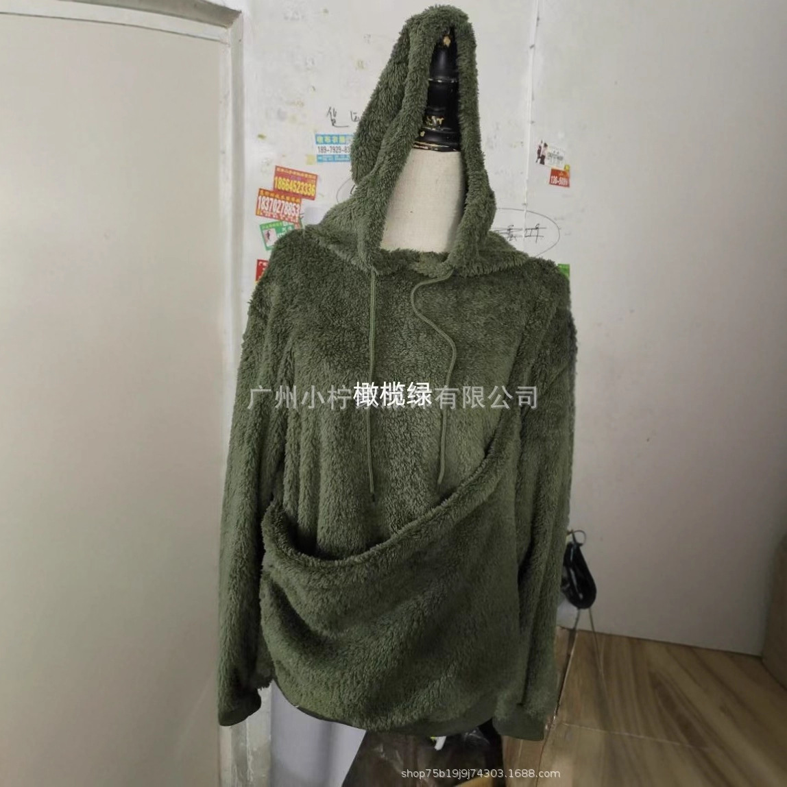 爆款女士冬季羊羔绒袋鼠口袋狗妈妈口袋连帽外出卫衣
