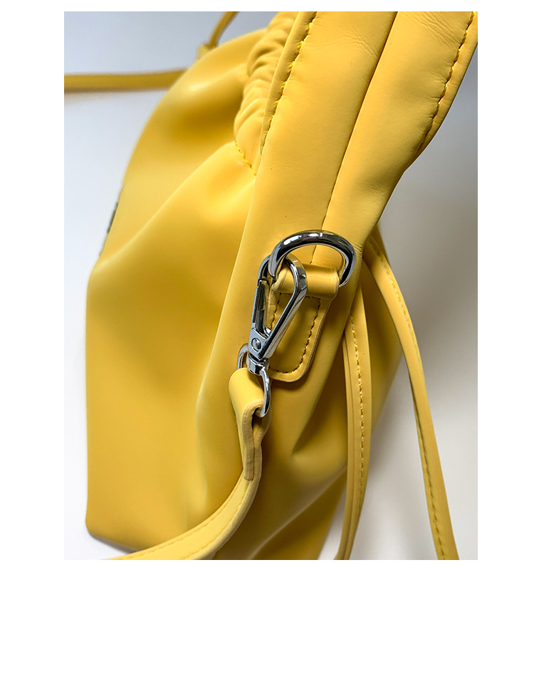 New 2025 Pleated bag for women, large-capacity, fashionable and versatile shoulder bag, nylon fabric casual commuting crossbody bag for women Item Picture