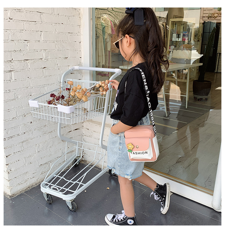Wholesale of new Korean-style small square bags, cute single-shoulder bags for export, wide-shoulder crossbody bags, cosmetic bags, mobile phone bags and women's bags undefined