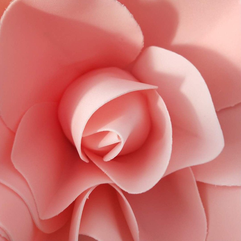 Decoración de pared con flores artificiales grandes con rosas de PE de base plana para escaparates, bodas, eventos, artesanías a gran escala y paisajismo de escaparates.