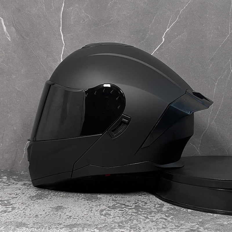 Casco LVS para hombres y mujeres cubierta completa casco de exposición de doble lente personalidad Bluetooth verano medio casco Four Seasons carreras de coches eléctricos