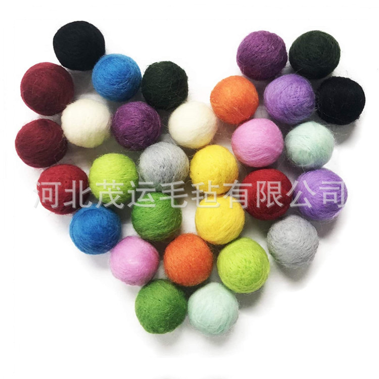 现货供应3cm彩色小圆球   新西兰羊毛小圆球  装饰儿童房装饰品