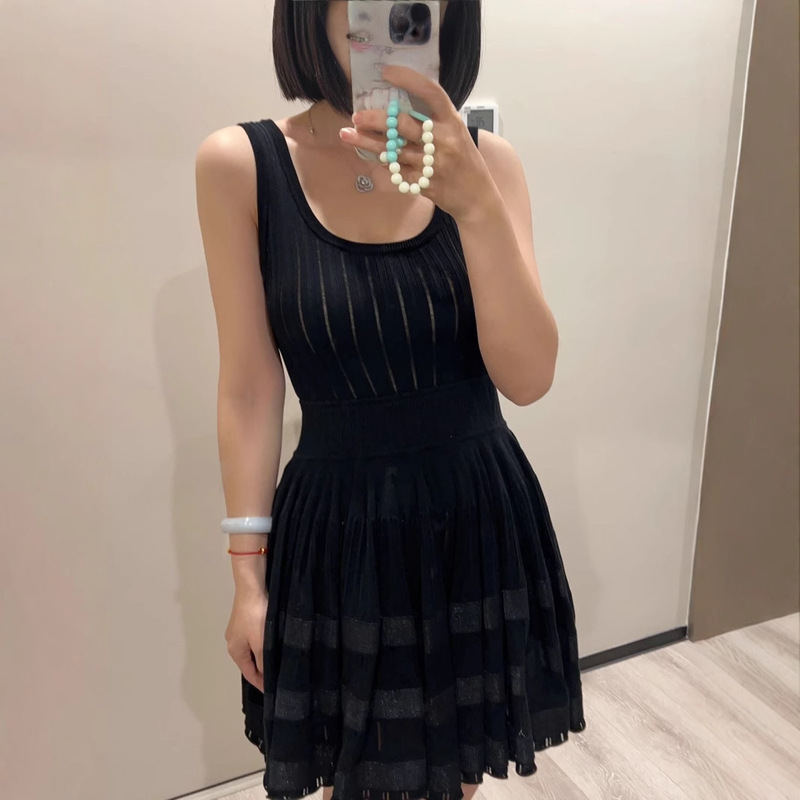 A2025 Spring/Summer New Slim Fit Knitted Vest Dress Coat High-End Hollow Out Waist-Cinching Sleeveless Camisole