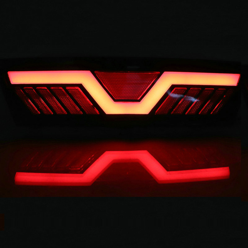 Tesla Model Y modified rear fog lights, Mustang-style three-function sequential running lights