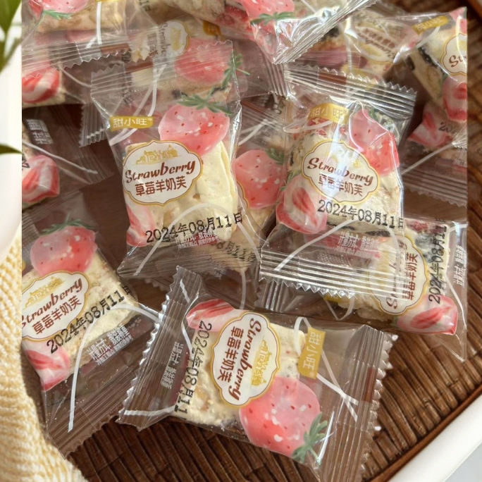 Freeze-dried strawberry goat milk fu matcha milk flavor snowflake crisp snack food cake independent packaging a generation of hair