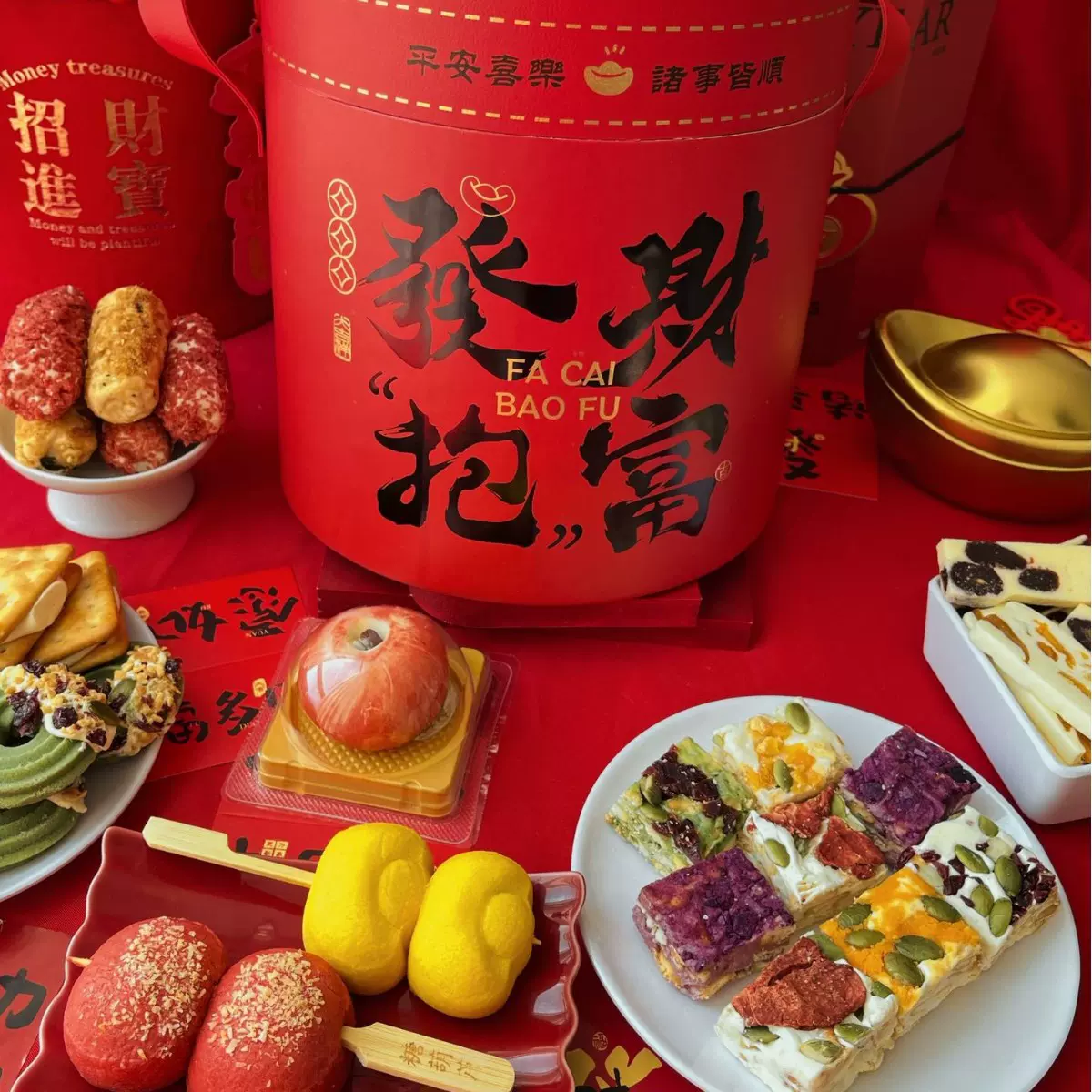 新年抱抱桶礼盒奶黄流心裱花桃山皮抹茶红豆伴手礼酥糕点厂家直销