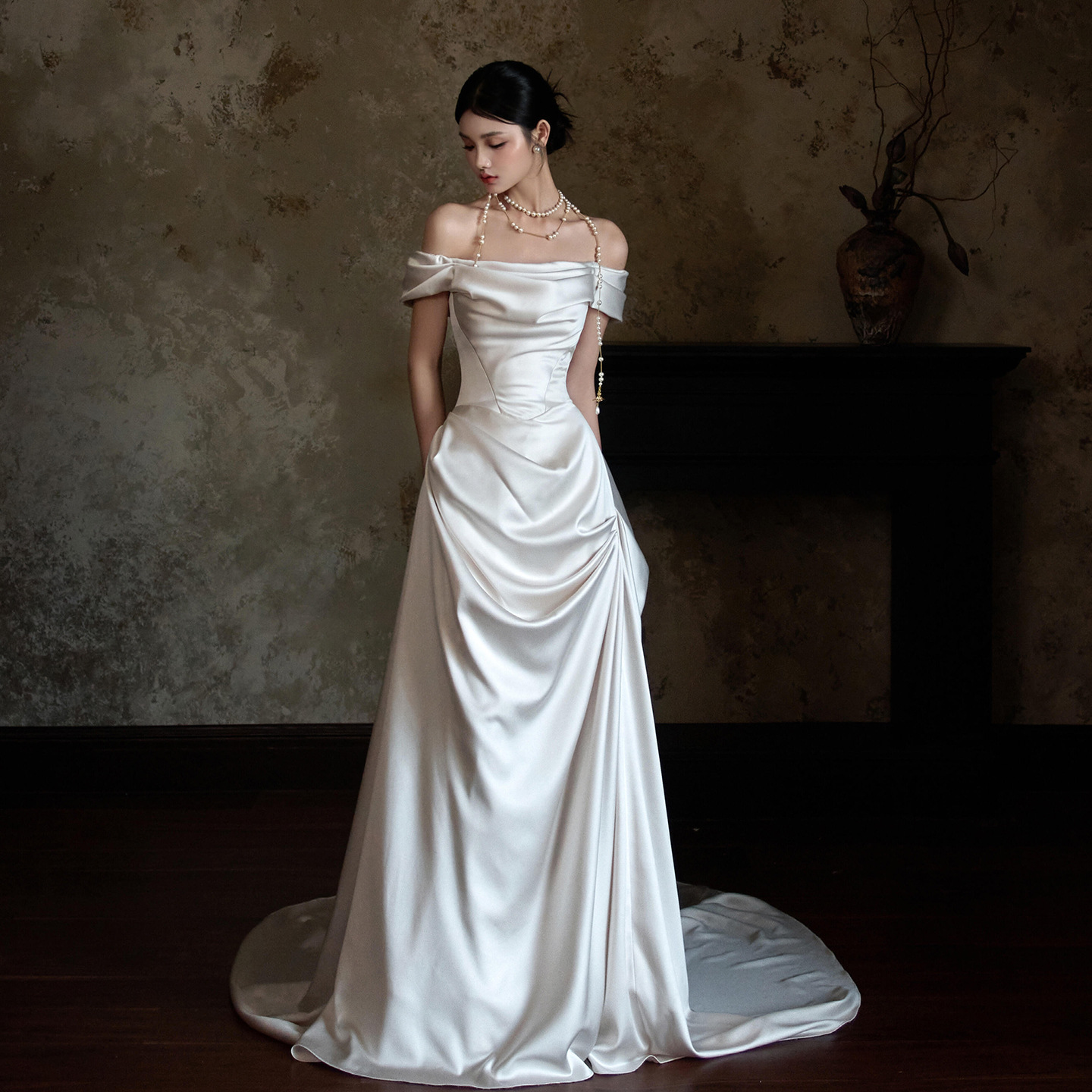 One-Shoulder Satin Light Wedding Dress French White Satin High-End Tail Dress Elegant Welcome Engagement Wedding Dress