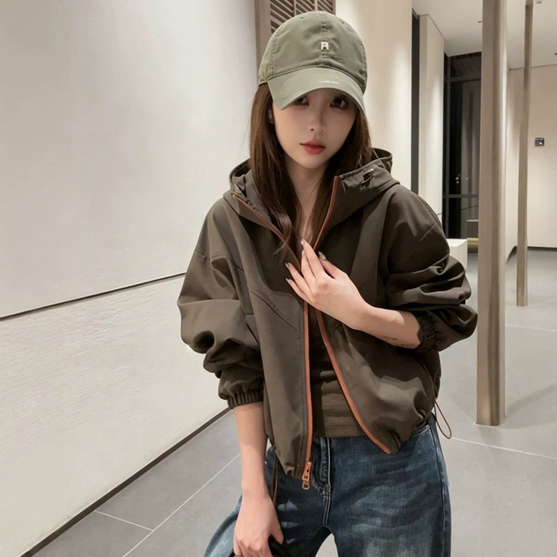 Korean-style casual hooded zip-up short jacket for women, new autumn 2026 fashion trendy loose drawstring jacket top Korean-style casual hooded zip-up short jacket for women, new autumn 2026 fashion trendy loose drawstring jacket top