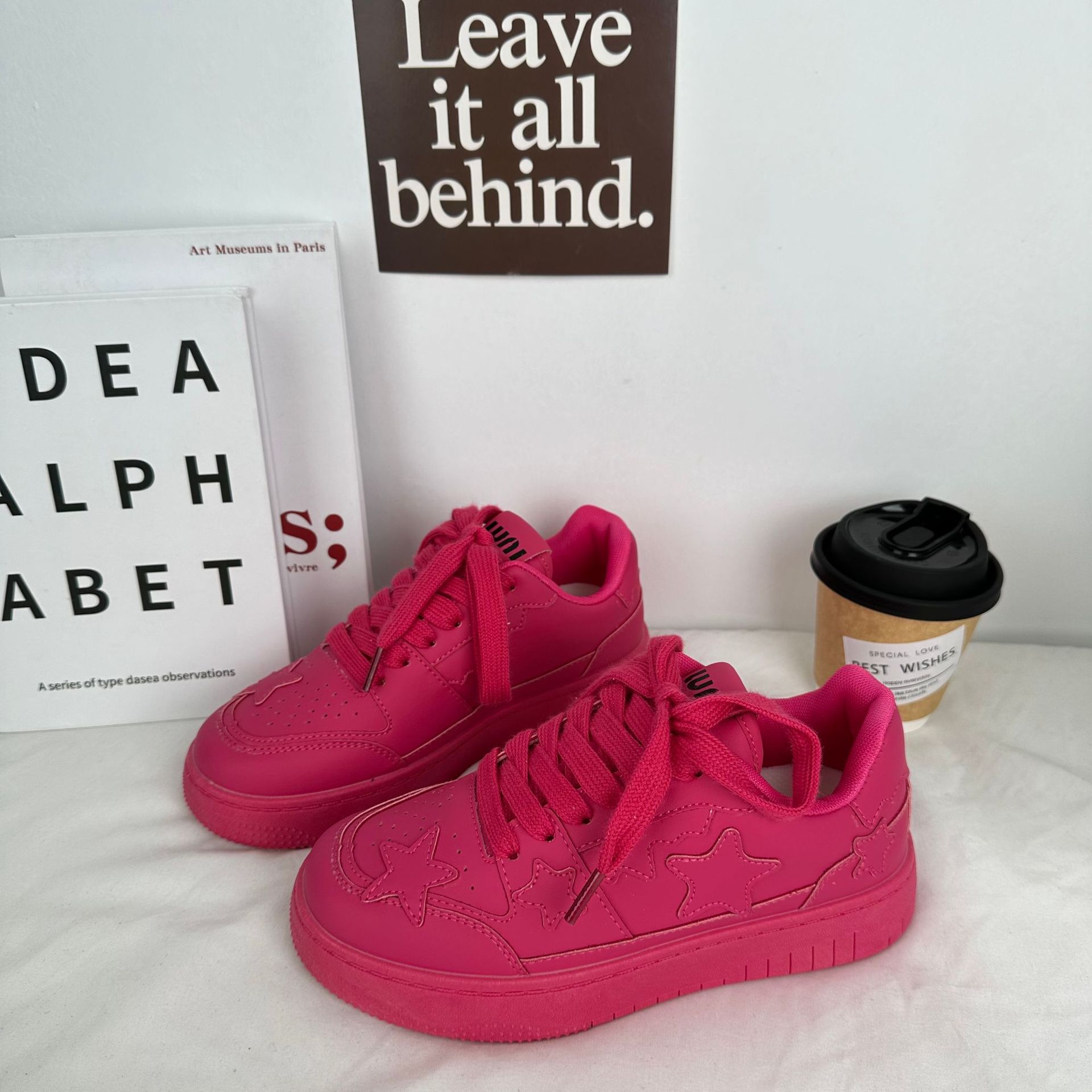 2024 primavera y verano coreano versátil zapatos de lona de suela gruesa nicho de tendencia zapatos de skate para estudiantes de Harajuku zapatos blancos pequeños