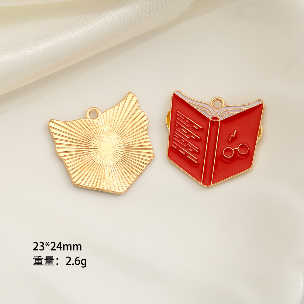 Estudiante de dibujos animados temporada de graduación estudiante creativo ropa sombrero libro mágico lápiz DIY pequeño colgante accesorios de recuerdo