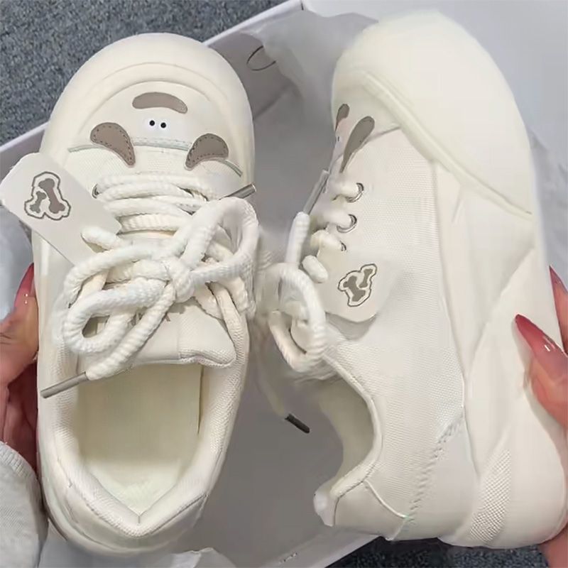 Hermosos zapatos de lona coreanos de suela gruesa 2025, primavera nuevos zapatos blancos, zapatos de moda, zapatos de pan, zapatos deportivos para mujeres