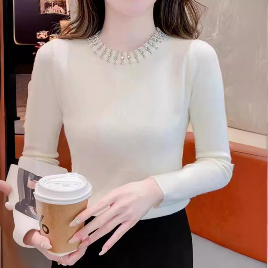 Elegant solid color sexy knitted sweater with a round collar