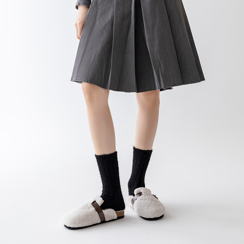 Calcetines para mujeres de otoño y invierno gruesas de lana de oveja de color sólido coreano de agujas gruesas calientes de estilo universitario calcetines de pila en casa