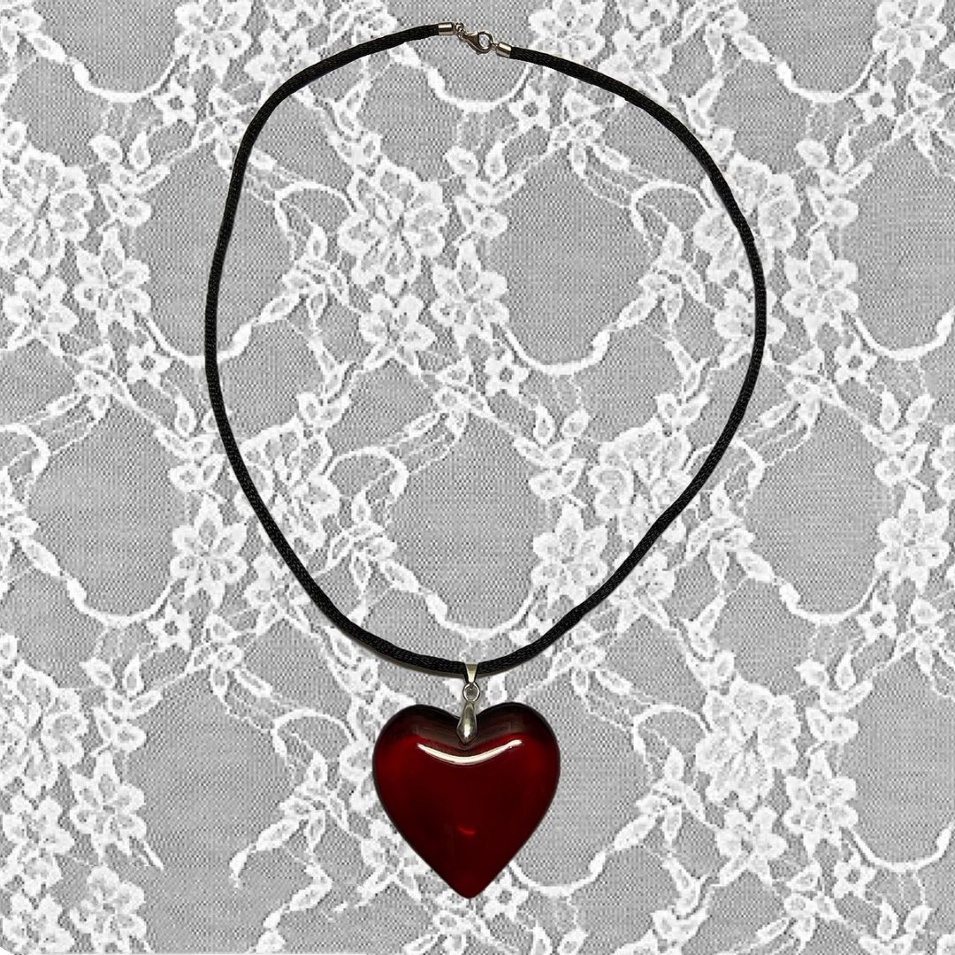 Casual Lady Heart Shape Glass Glass Women's Pendant Necklace display picture 4