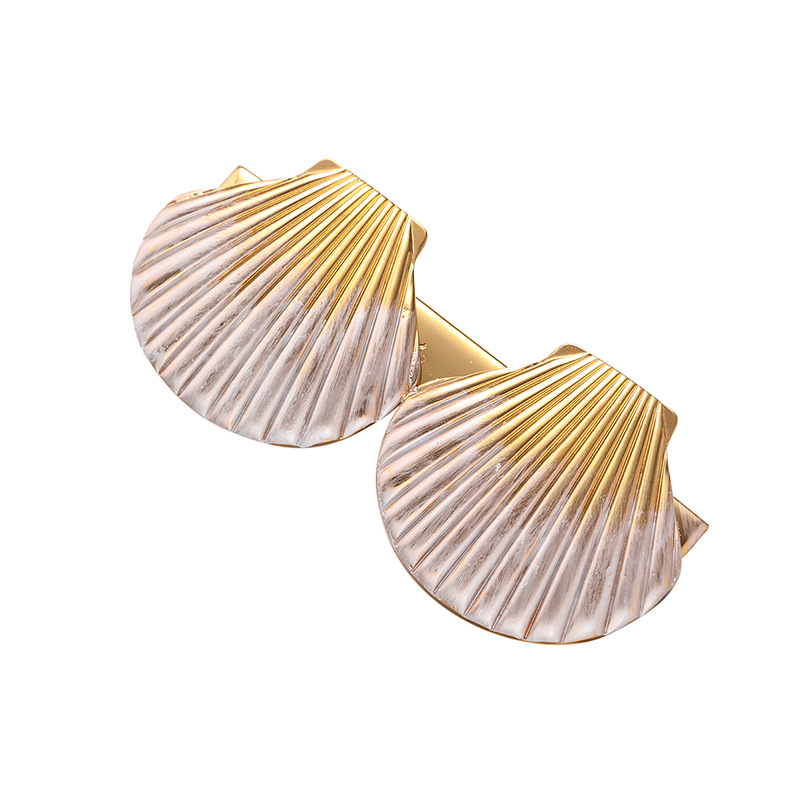 Tina Europa y los Estados Unidos acero inoxidable transfronterizo chapado 18K oro viento conchas doradas brocas de pelo nicho no decoloración adornamientos para el pelo al por mayor