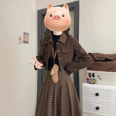 早春の小柄な韓系は学院風ワンピースのセットを着ています。
