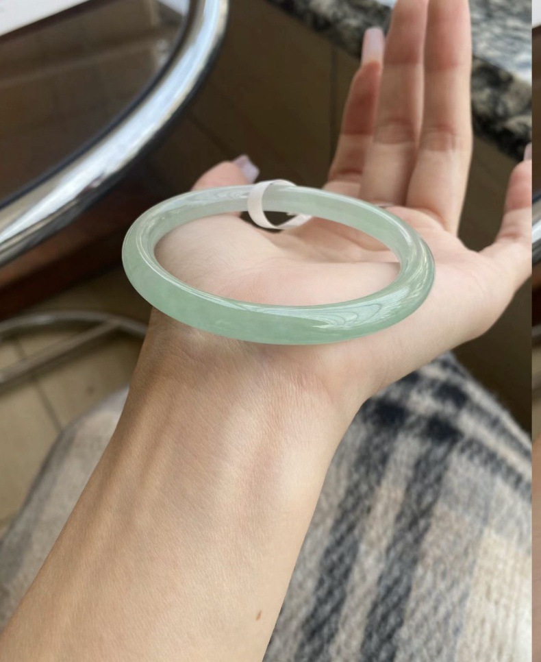 Vòng tay nữ ngọc bích Miến Điện băng nhuộc loại băng nổi hoa cũ hố đá, đường kính 51–64 mm chi tiết 1