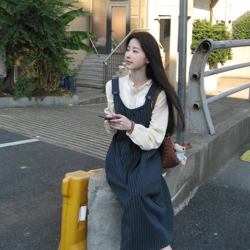 学院風は女装の紺色の毛のセットを着ています。|undefined