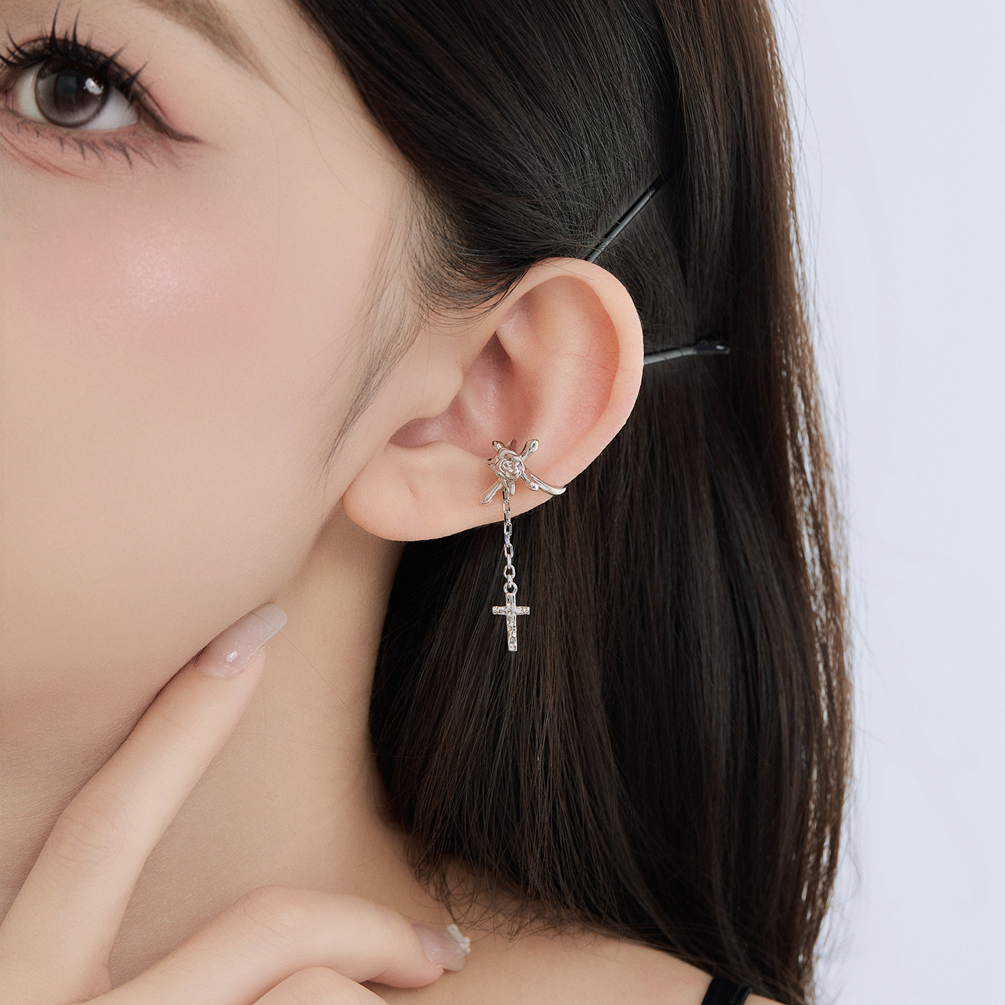 Xuping dulce y fresco viento de una sola oreja hueso clips sin agujeros de oreja se puede usar aleación de cobre cruz bordilla rosa clips de orejas al por mayor
