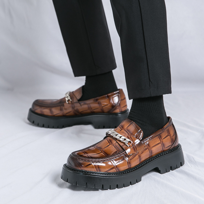 Nuevo estilo transfronterizo Four Seasons Zapatos Lefu de un pie Zapatos de aumento de altura de suela gruesa Zapatos de cuero de estilo británico casuales para hombres de moda negra