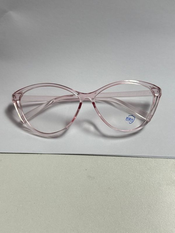 ヨーロッパとアメリカのホットガール超軽量猫型老眼フラットメガネブラックフレーム女性の無地レトロモダンな抗青色光老眼鏡フレーム|undefined