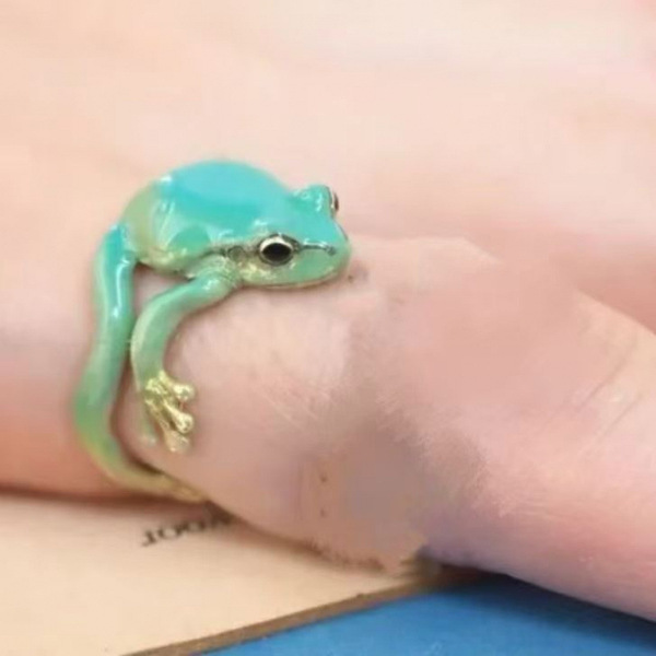 Green small design cute fashionable adjustable ring