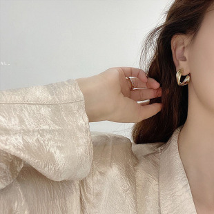 �͹ņ����ɫC�Ͷ��hŮ�¿�߼��ж�Ȧ�n�����|�W�t���