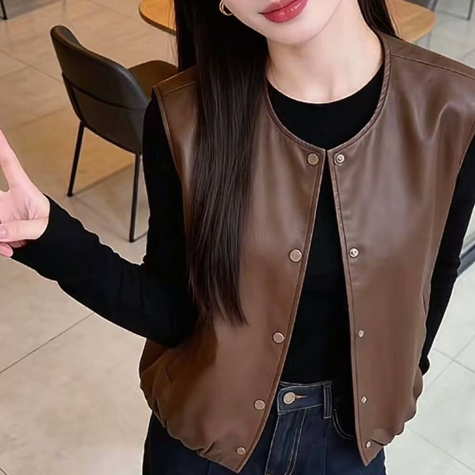 Áo gile da PU nữ dáng ngắn không tay cổ tròn phối layer form rộng — Màu nâu cà phê, màu đen chi tiết 10