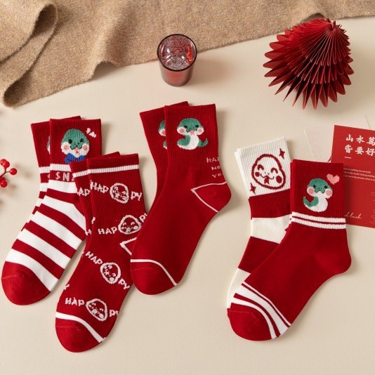 Medias de algodón rojo para parejas de hombres y mujeres, regalo de Año Nuevo, dibujos animados lindos 2025, medias rojas del año de la serpiente image 4