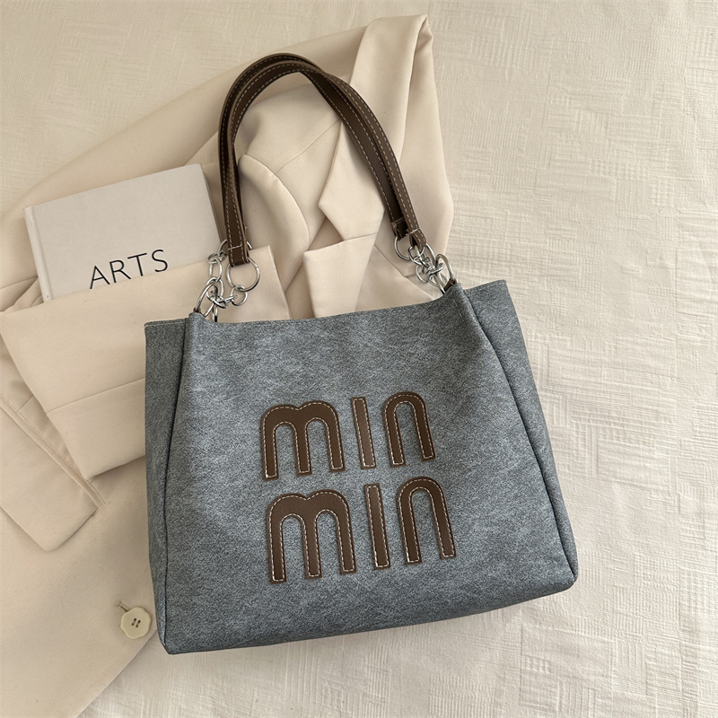 Carta de dama de gran capacidad de invierno 2024 nuevo estilo versátil bolso casual bolso de alta calidad sensación de moda