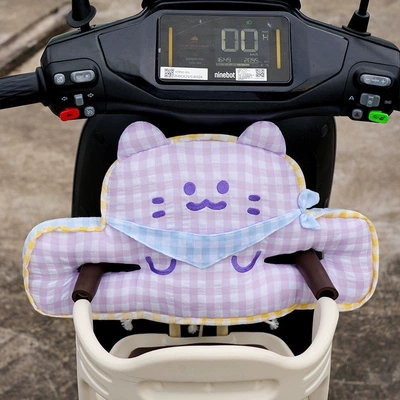 while riding electric scooters; features a cartoon — Elektromobil üçün bamper qoruyucu yastıqlar