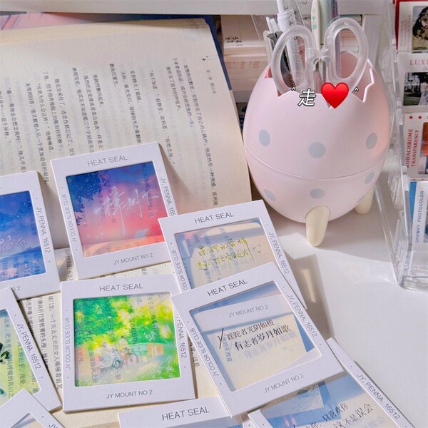 The same style of Xiaohongshu semi-transparent joint bookmark light…