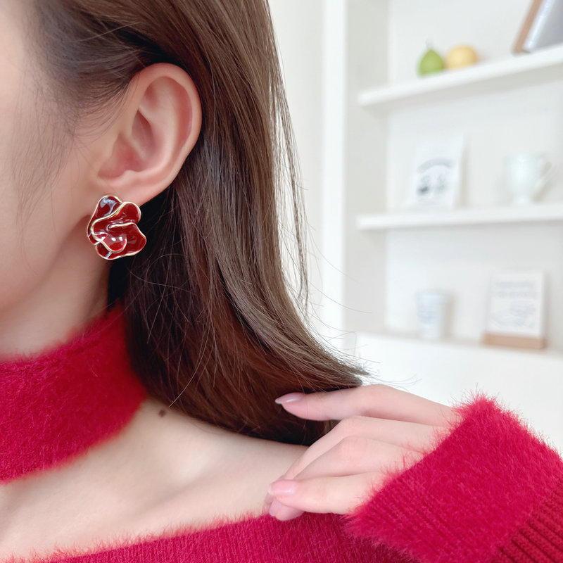 Orecchini a bottone in smalto rosso camelia Ankara di lusso francese, semplici e versatili, eleganti e alla moda, con fiori_voghion.com