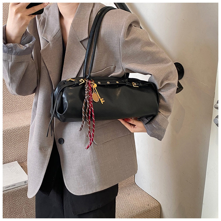 Túi xách baguette nữ phong cách retro, túi đeo tay và kẹp nách thời trang, kiểu dáng gối mềm mại — Burgundy không có mặt dây chuyền, Màu nâu không có mặt dây chuyền, Màu đen không có mặt dây chuyền, Màu nâu với mặt dây chuyền chi tiết 25