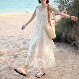 度假风白色吊带连衣裙女夏季修身显瘦蕾丝长裙小众设计感抹胸裙子