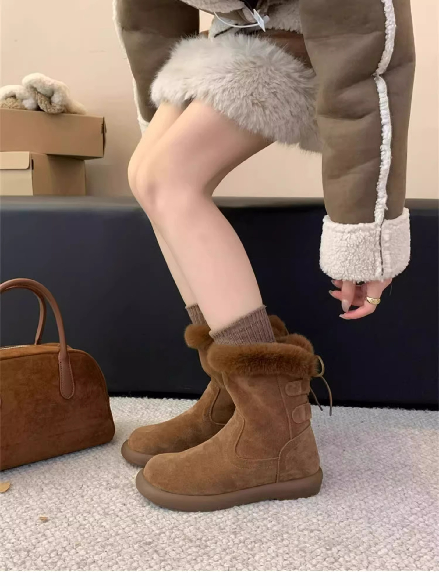 Winter Baumwolle dicken Sohlen Schnee für Frauen 2024 Winter neuen Stil mit Plüsch Isolierung, modische und vielseitige flache_voghion.com